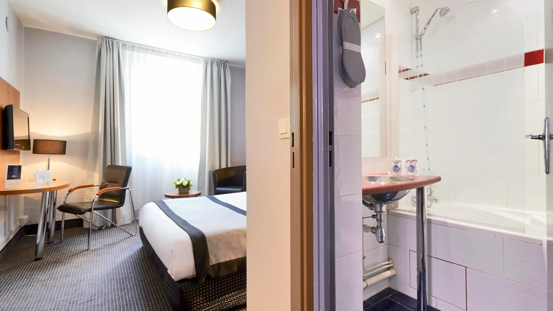 Kyriad Marseille Centre Paradis-Prefecture 3*,