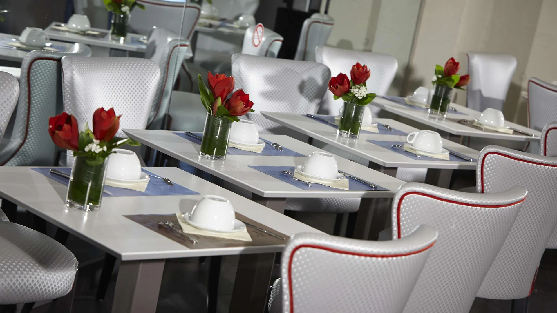 Kyriad Marseille Centre Paradis-Prefecture Hotel